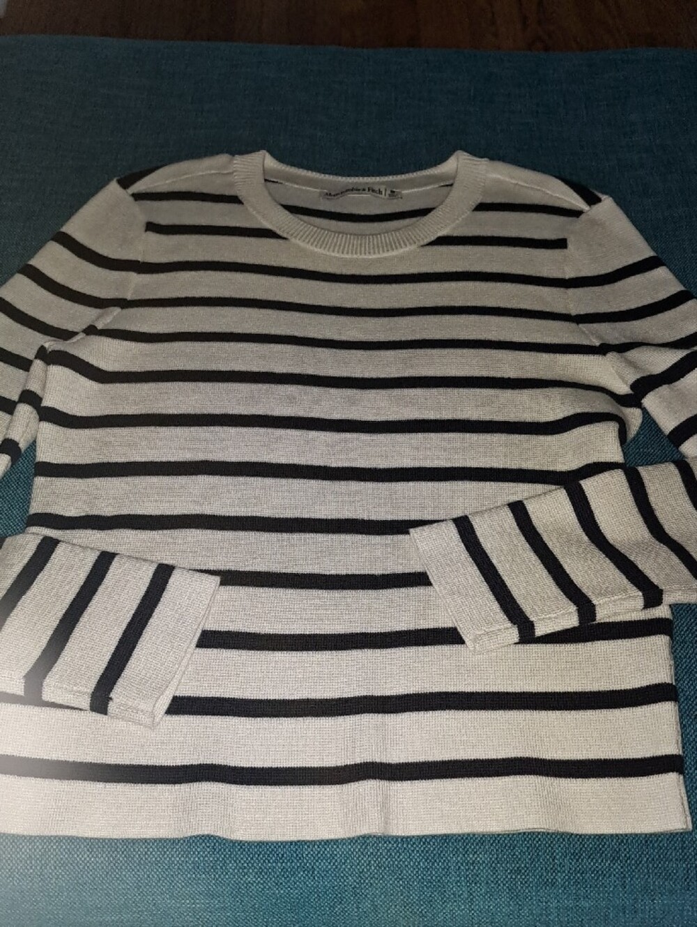Abercrombie & Fitch Blue and White Striped Crewneck Sweater - Picture 4 of 6